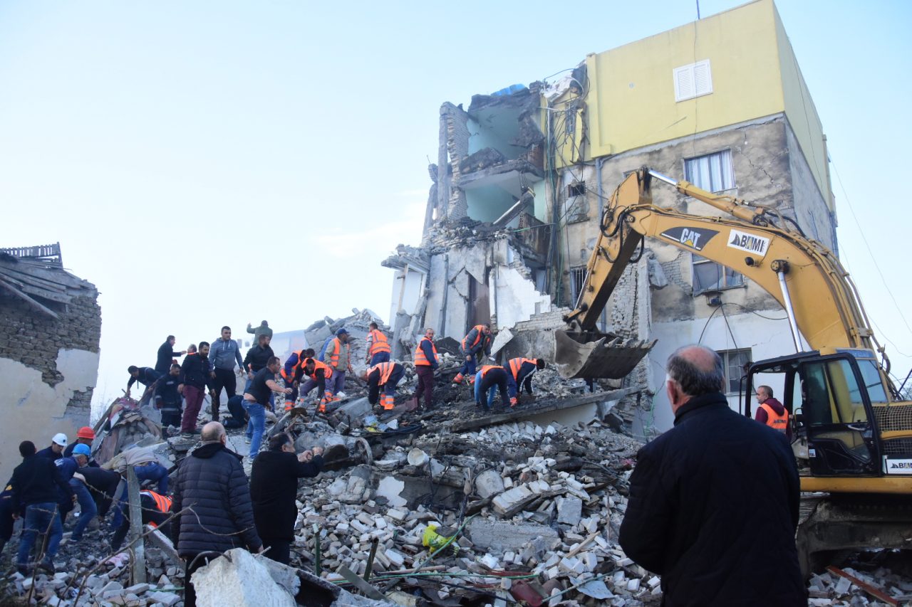 L’Albania ferita dal terremoto teme anche il gelido inverno