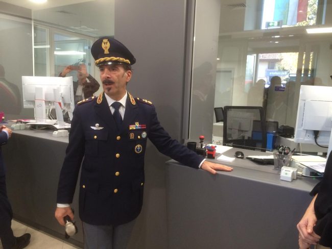 Passaporti, agenda sempre piena a causa di un gruppo di “bagarini”