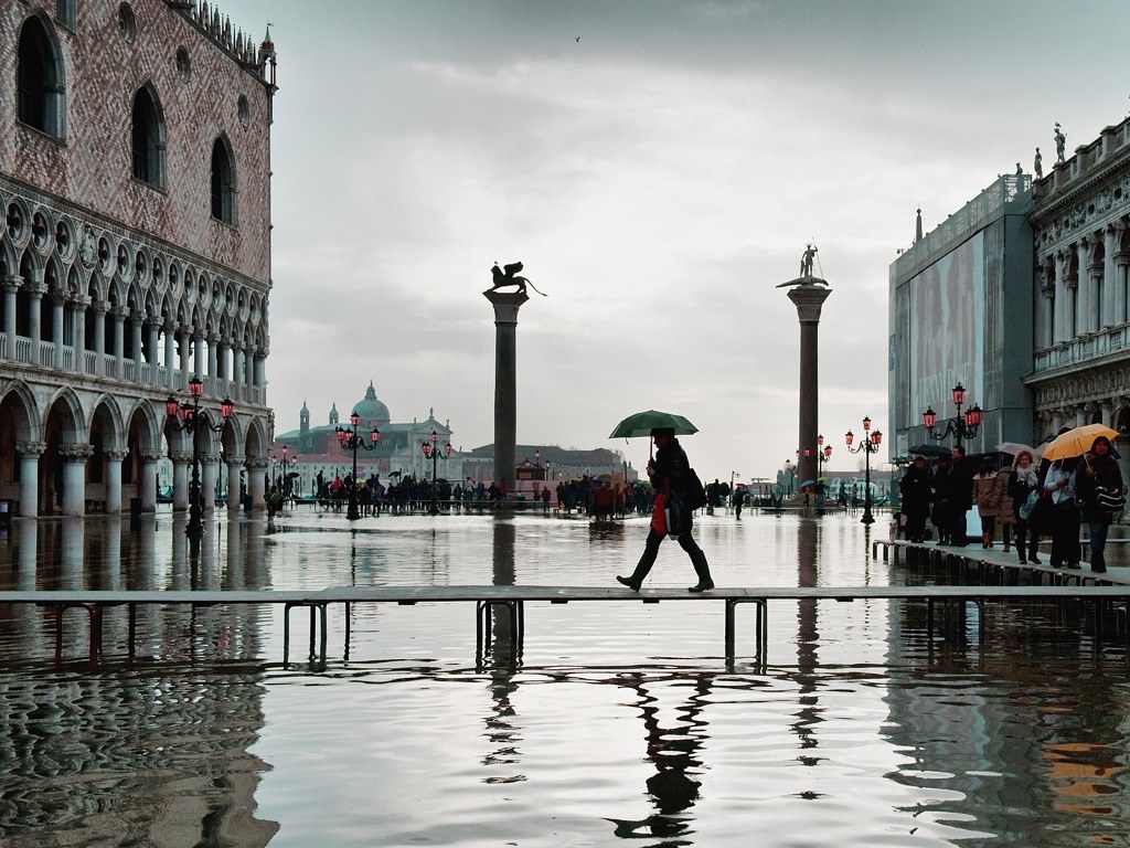 Venezia invasa dall’Acqua Granda A rischio i mosaici della basilica