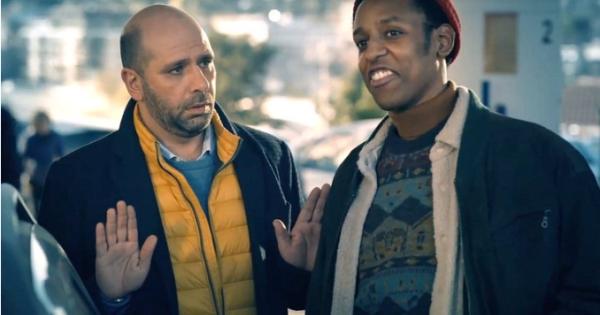 L’italiano e l’immigrato invadente Il genio di Zalone colpisce ancora