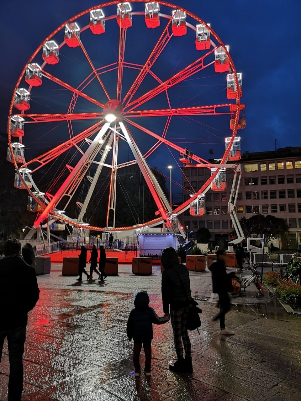 Anche quest’anno il Natale di Bergamo sarà illuminato dalla ruota panoramica