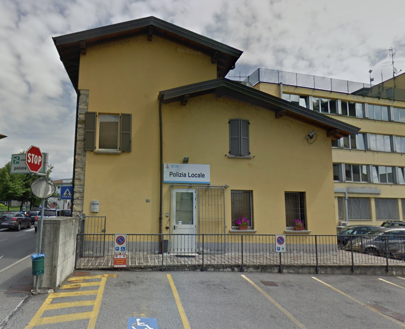 Litiga, nasconde droga e aggredisce due agenti: condannato a 6 mesi con espulsione un tunisino