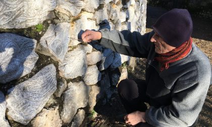 Quelle mille pietre di Remo Ponti ad Albino. Tutte scolpite con la sua anima (a 81 anni)