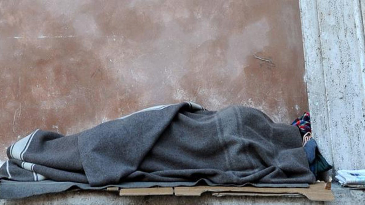 Senza sepoltura un clochard morto a Piario. Motivi? Burocrazia e assenza di cella frigorifera