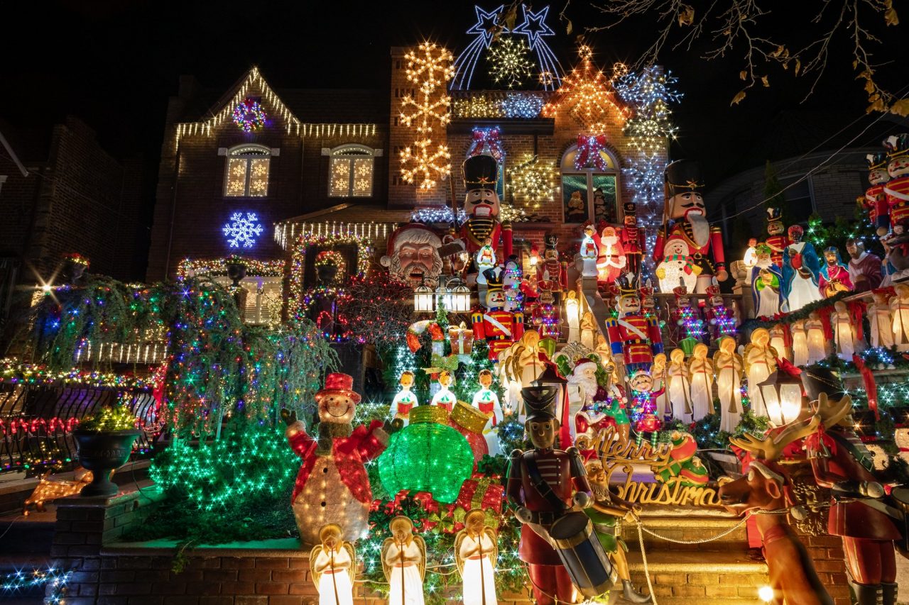 Il cafonometro delle luminarie (ce le sorbiamo ancora un po’)