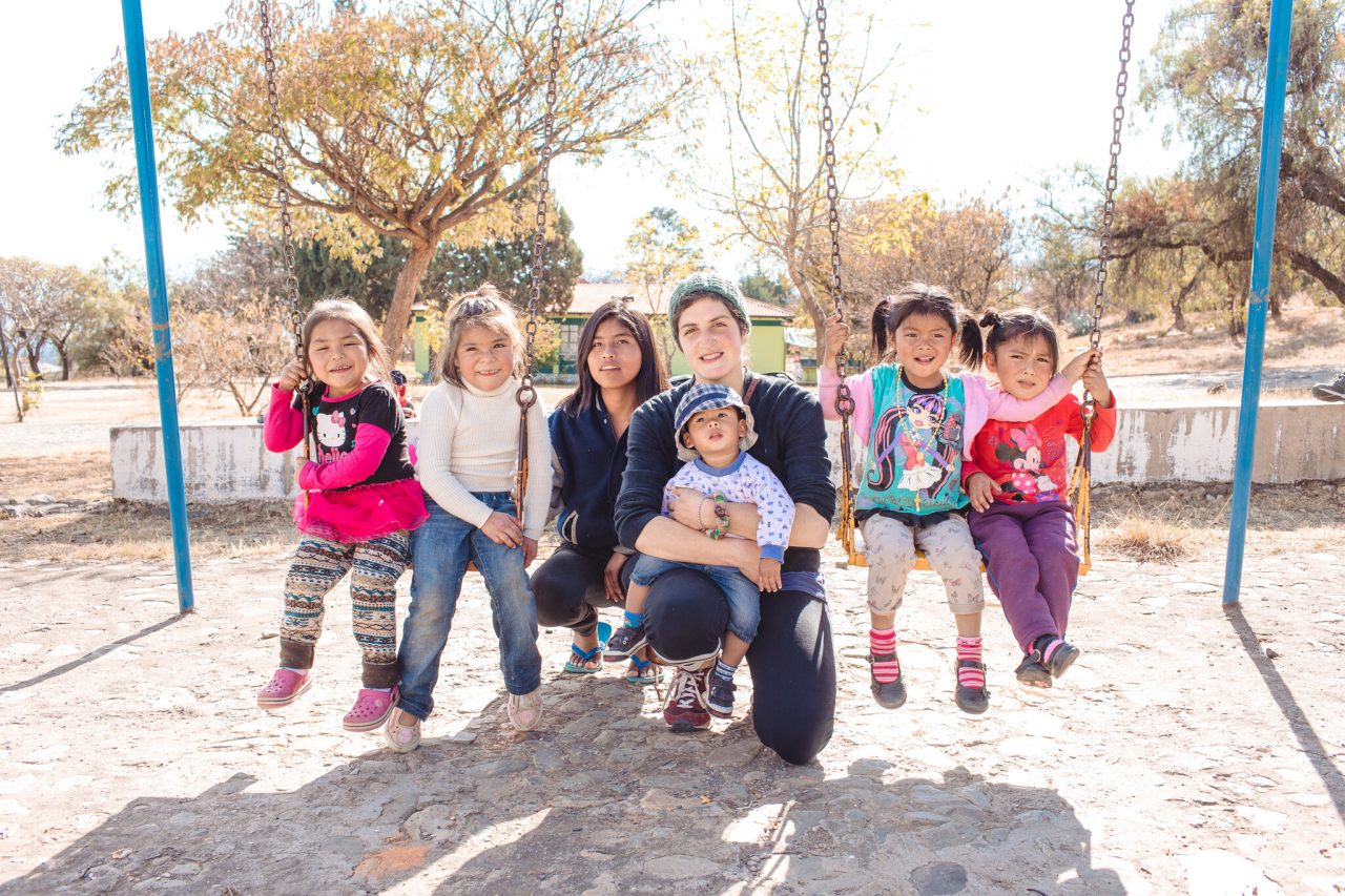 Tre sorelle e un coro africano per sostenere Cochabamba