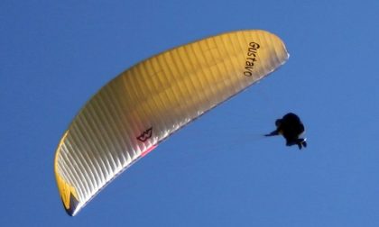 Il parapendio non si apre, cade da 15 metri