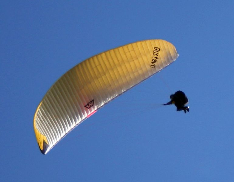 Il parapendio non si apre, cade da 15 metri