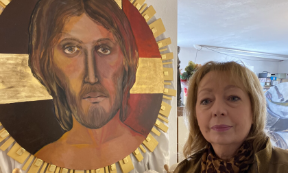 Luana Raffuzzi, che da 40 anni decora la chiesa della Dorotina di Mozzo