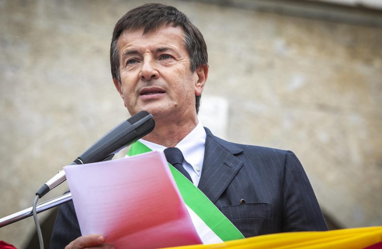 In un’intervista a Repubblica, Gori attacca il Pd. Ma il sindaco smentisce: «Mai rilasciate quelle dichiarazioni»