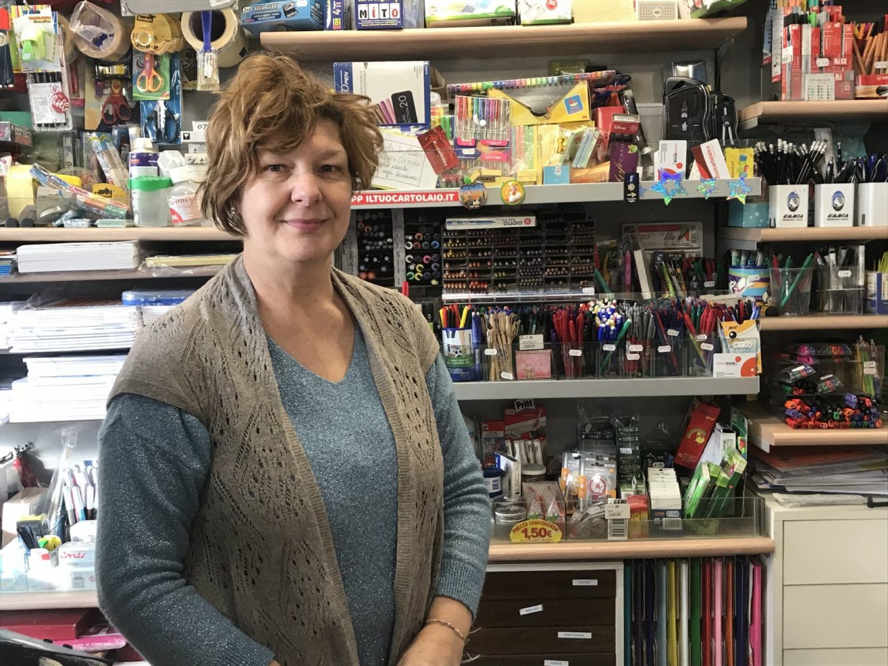 La cartoleria Campus di Osio Sotto festeggia trent’anni. Tutta la passione di Rosangela