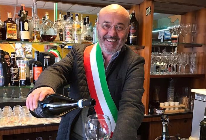 Un altro sindaco si dimette su Facebook: il primo cittadino di Solto Collina s’è stancato degli insulti e molla