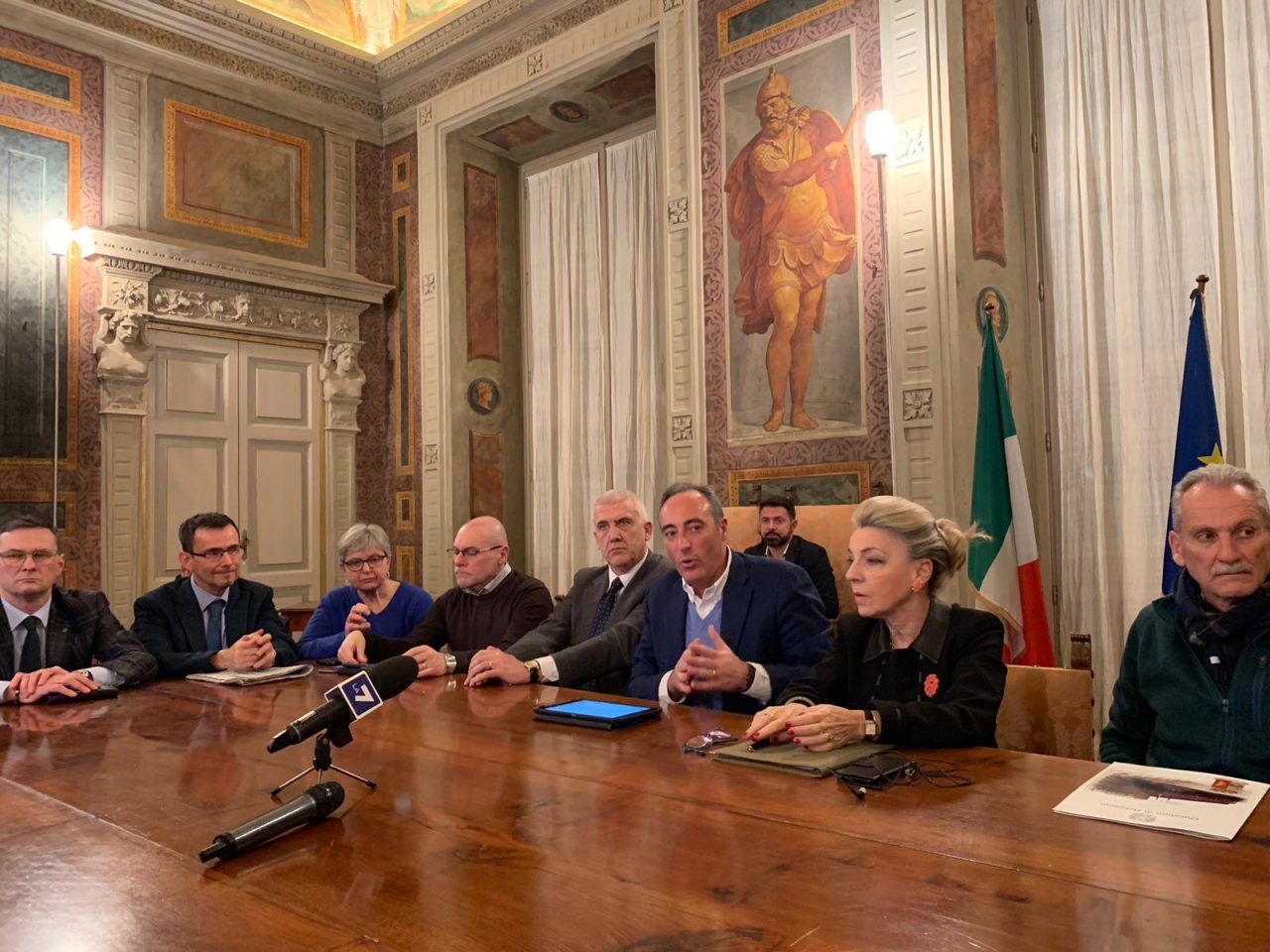 Vertice in Prefettura: vaccineremo anche nelle scuole