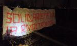 La linea Milano Centrale-Bergamo bloccata da una protesta di solidarietà verso la rivolta in Cile