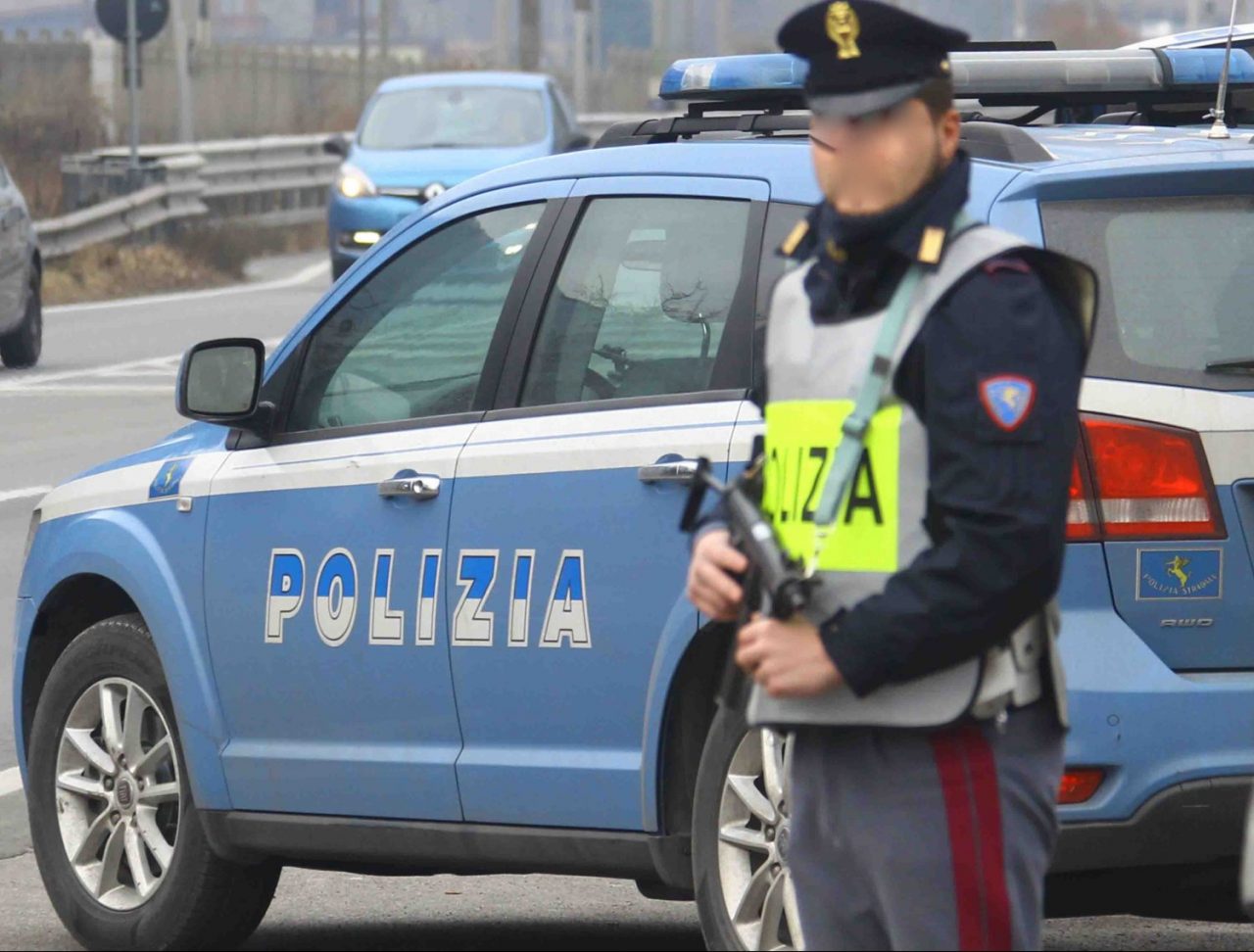 Donna derubata sulla A4 nell’area di servizio Brembo. In manette un cileno di 53 anni