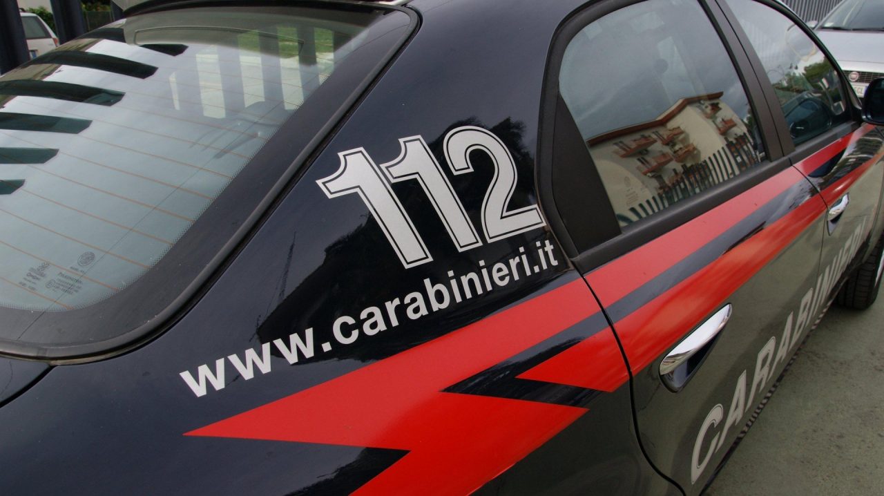Rubano televisori e monopattini elettrici a Stezzano, arrestati marito e moglie