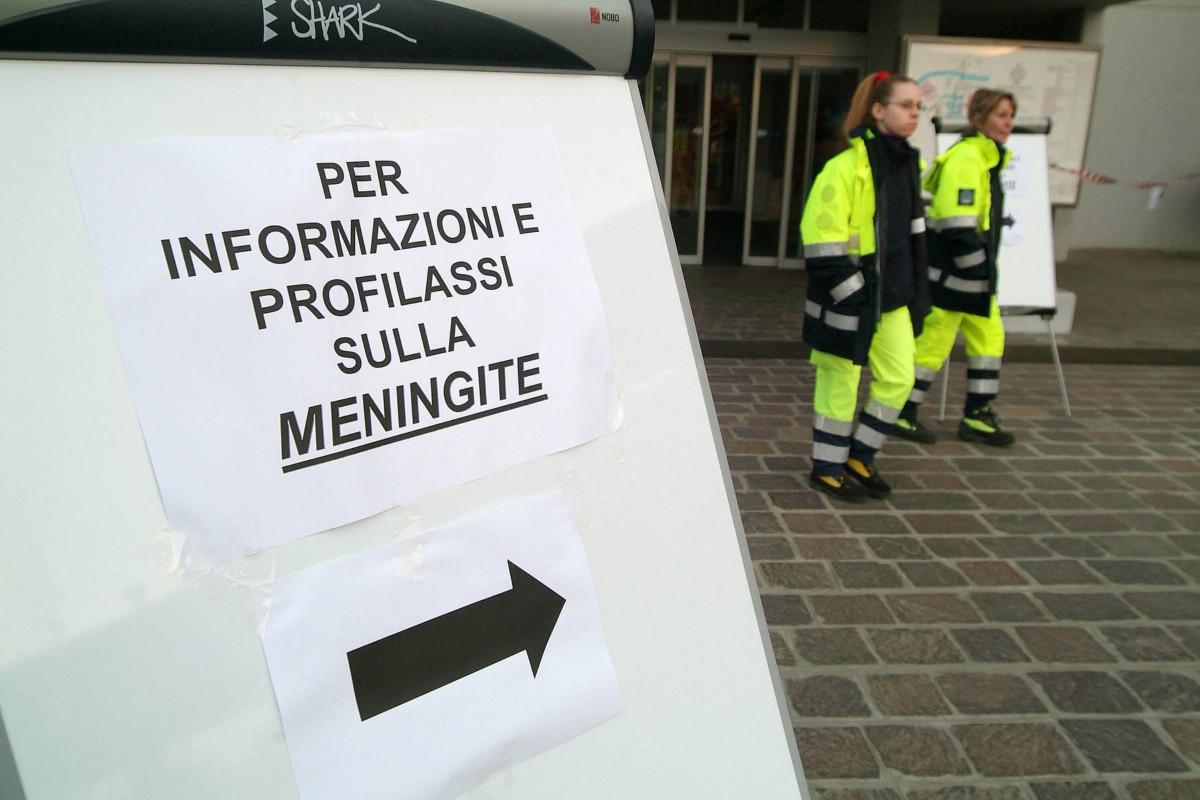 Caso meningite, come stanno gli altri infettati (la ragazza è guarita, due sono ancora ricoverati)