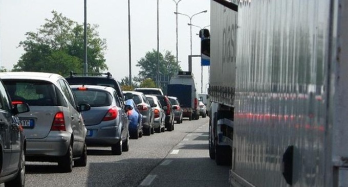 Incidente sull’Asse, traffico in tilt per chi viaggia da Bergamo verso Lovere