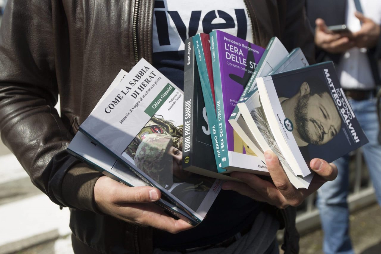 Scoppia la polemica per la presentazione in città del libro della casa editrice di CasaPound