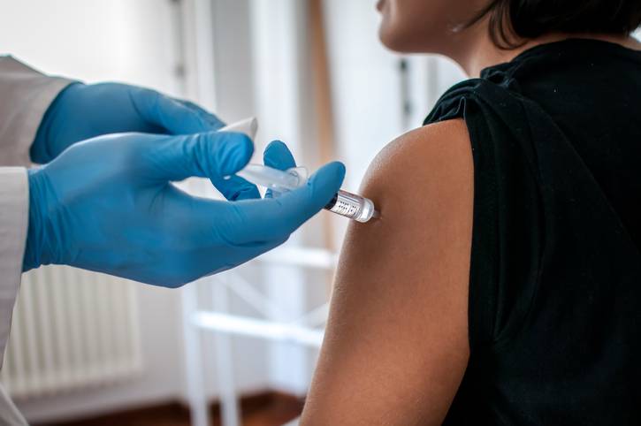 Nel Sebino la psicosi meningite colpisce anche sport e religione