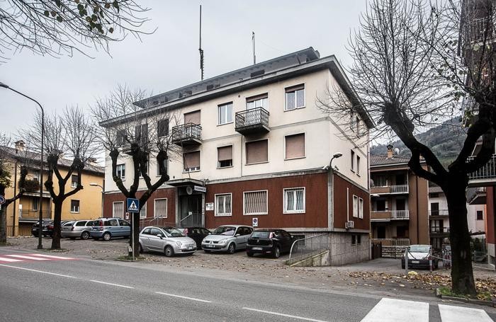 Ricatti a sfondo sessuale e minacce: vittima un parroco della Val Brembana, che ha denunciato