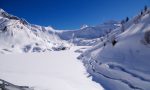 Tra la neve fino ai Laghi Gemelli, per scoprire un eterno abbraccio tra due innamorati