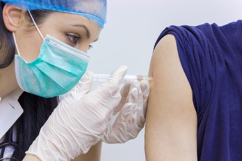 Vaccinazioni, da lunedì si riprende. Ecco ambulatori straordinari e orari