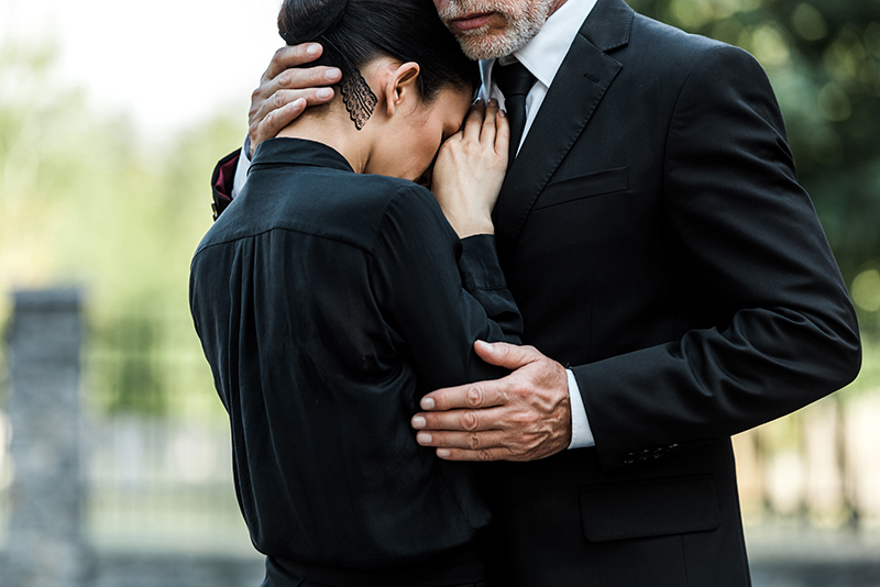 Organizzare un funerale: come fare e da chi farsi aiutare