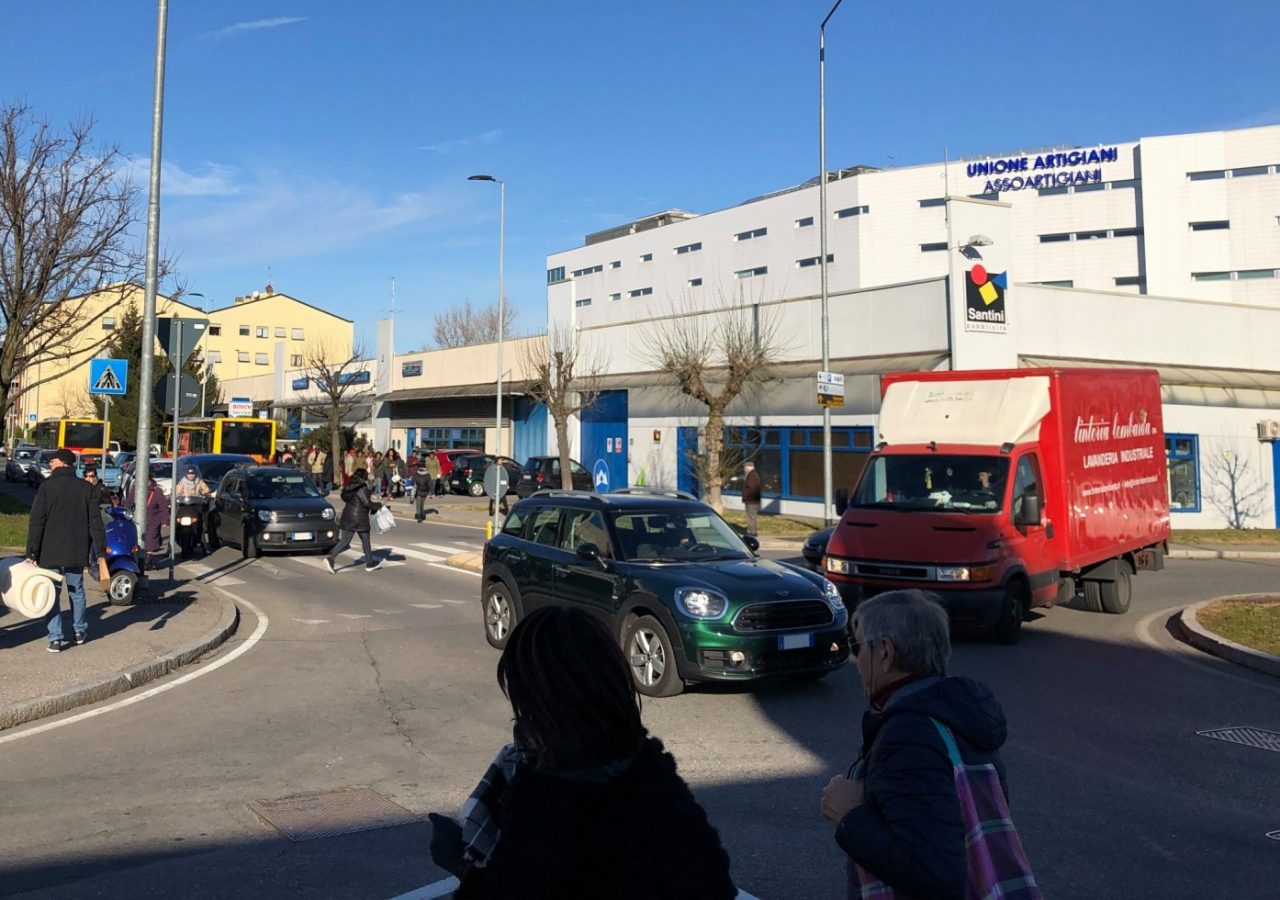 «Il lunedì qui è un delirio. Chiediamo un confronto col Comune»