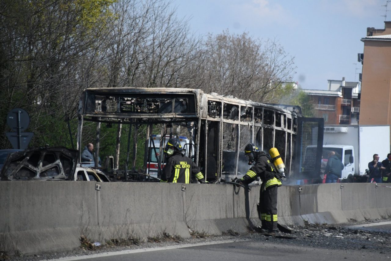 «I piccoli eroi del bus sequestrato, vittime anche dei media». Parla la psicanalista