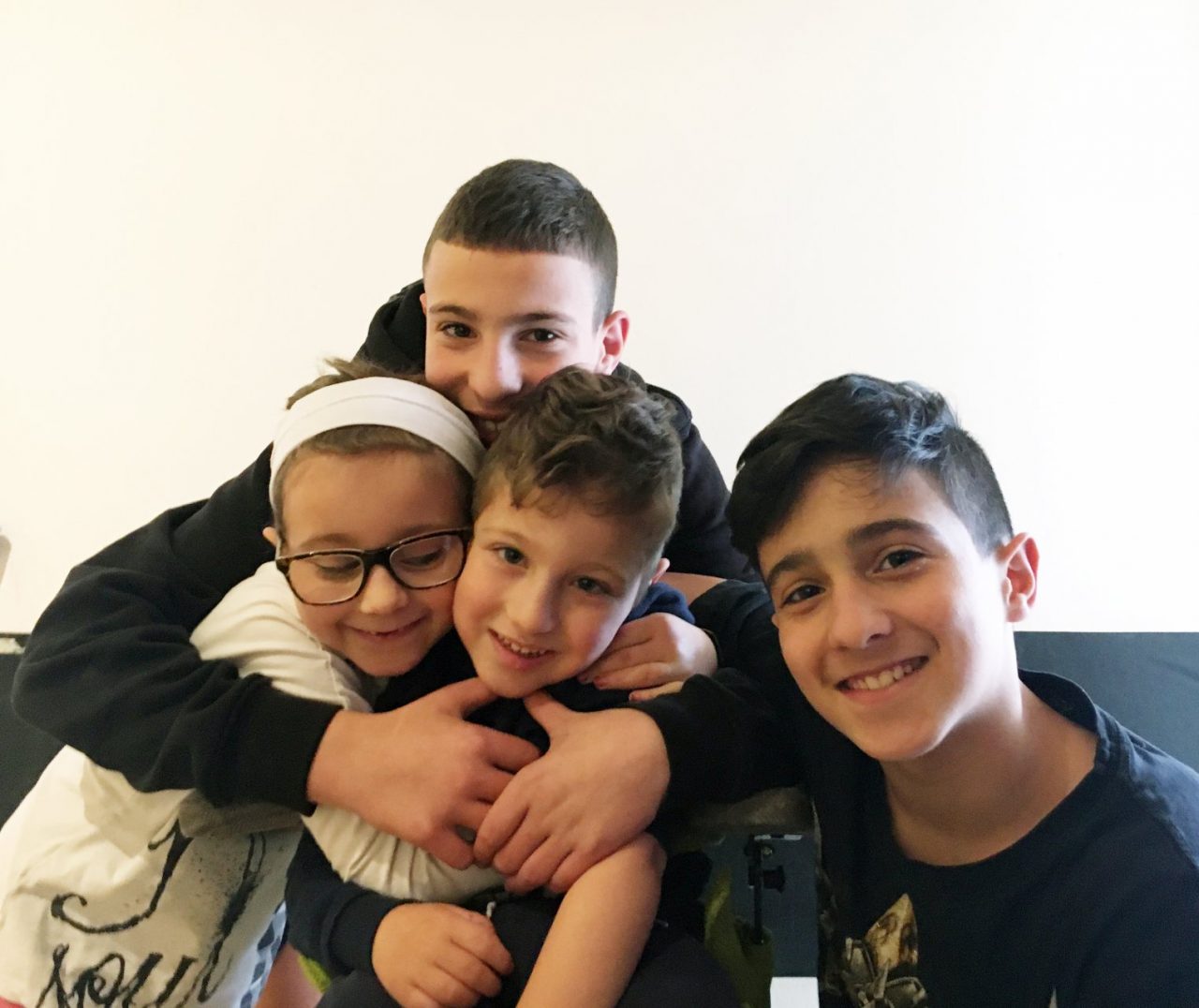 Il piccolo Denis di Albino sogna di camminare, e c’è speranza! Aiutiamolo