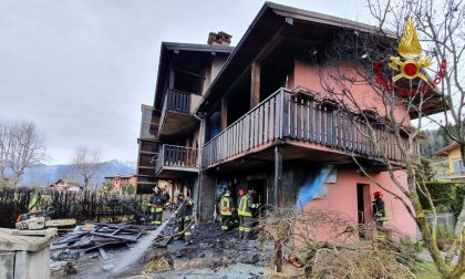 Le immagini dell'incendio in una villetta a Cerete domato dai Vigili del Fuoco