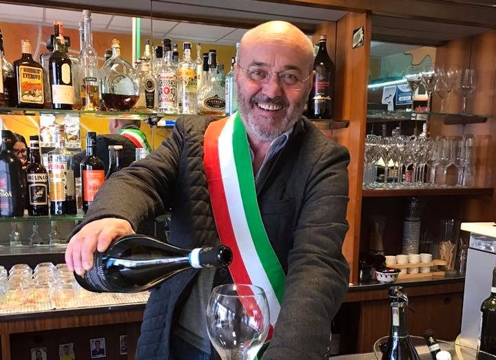 Il sindaco di Solto Collina, su Facebook, insulta i cinesi: «Almeno morissero solo loro»