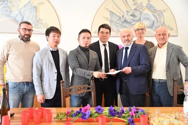 Il sindaco di Solto Collina si scusa ufficialmente con la comunità dei cinesi