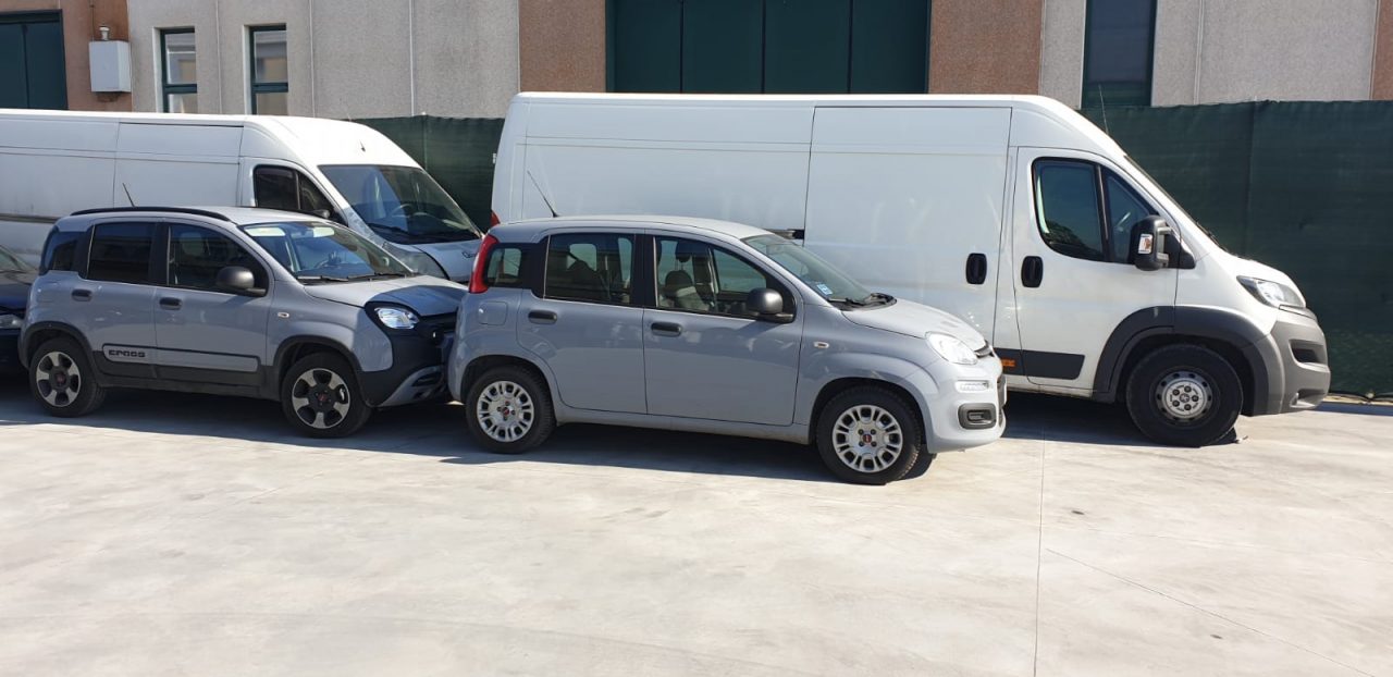 Deposito di auto rubate a due passi da scuola scoperto dai Carabinieri di Treviglio