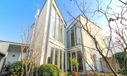 A Gorle è in vendita una villa d'autore immersa in un museo dell'architettura a cielo aperto