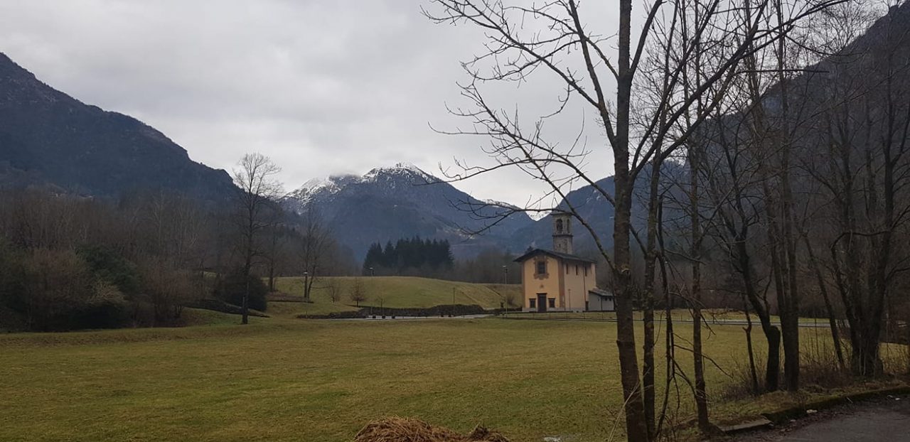 Una piazzola degli elicotteri proprio davanti al Santuario di Lenna. E scoppia la polemica