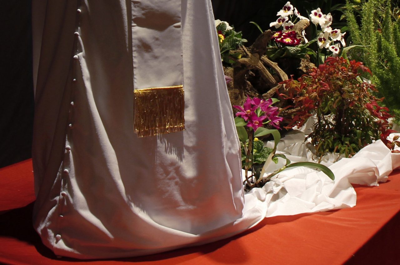 A Gandino “fiorisce” un’opera unica: è il Papa dell’artista Ivano Parolini