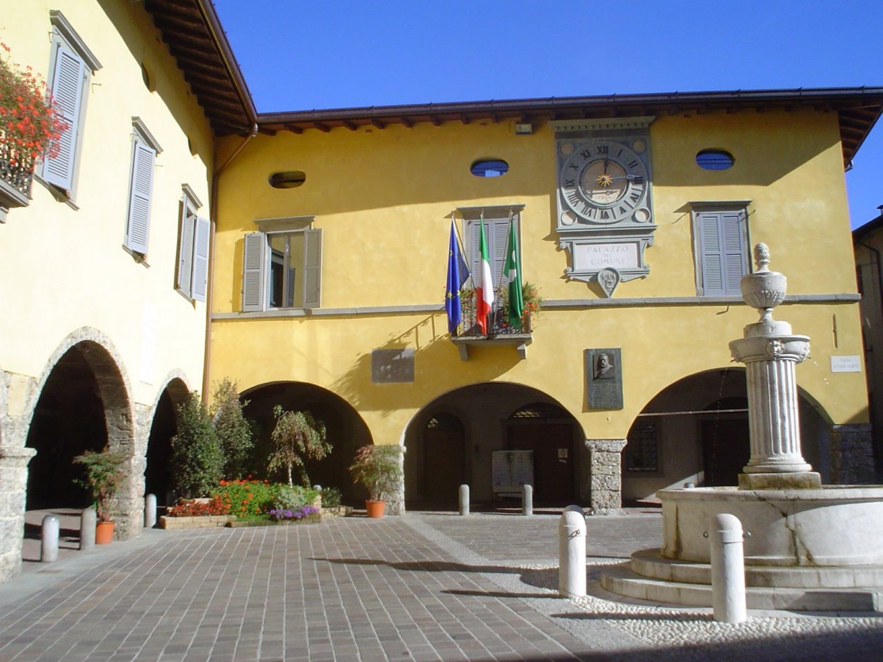 Lampioni “magnetici”, a Gandino la rivoluzione è luminosa. E il risparmio garantito