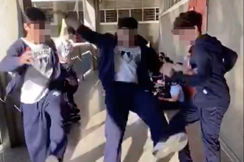 Il pericolo “Skullbreaker Challenge” arriva in Provincia: ferito un ragazzo a scuola