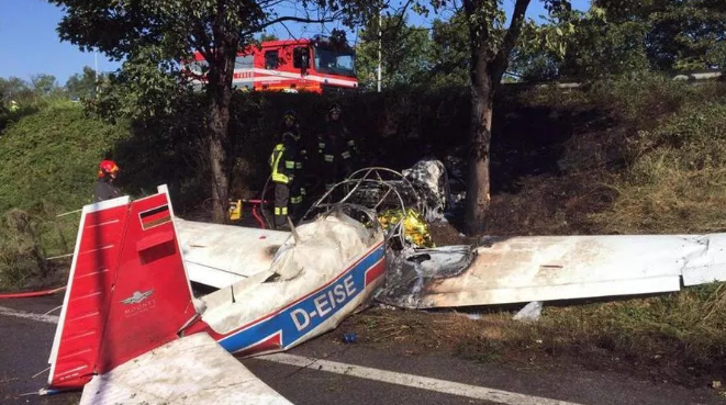 Disastro aereo di Orio: Pessina e Defendi donano le onorificenze alle figlie di Stefano Mecca
