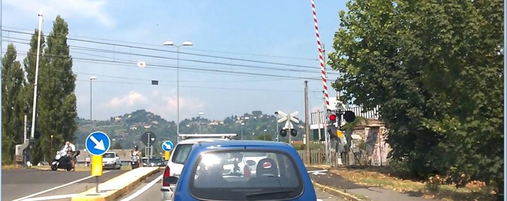 Allungamento dei tempi di attesa ai passaggi a livello di Curno, la Regione si muove