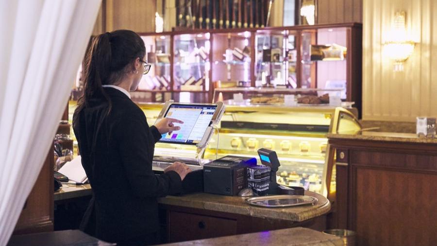 Mangia al ristorante e non paga: «Tanto non mi succederà nulla»