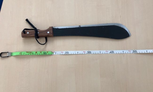 Aveva un machete in auto, denunciata una 40enne