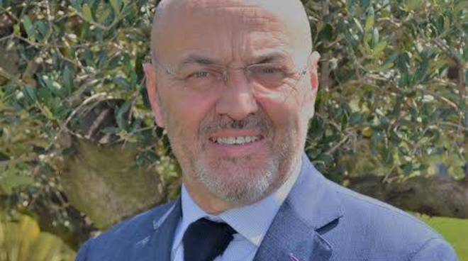 Il sindaco di Solto Collina denunciato per istigazione all’odio razziale dopo gli insulti ai cinesi