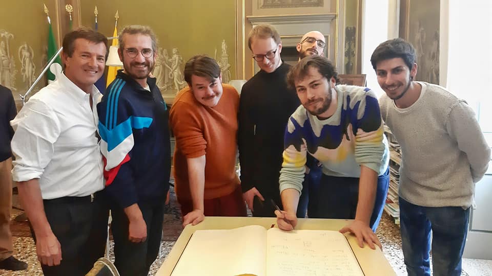 Da Sanremo a Palazzo Frizzoni: i Pinguini Tattici Nucleari han fatto visita a Gori