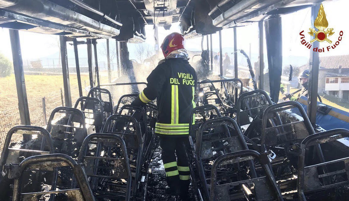 Paura a Zogno: autobus della Sab andato in fiamme. Fortunatamente nessun ferito