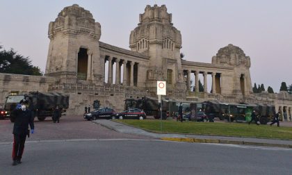 Straziante: l'Esercito porta le bare di Bergamo in altre regioni per le cremazioni