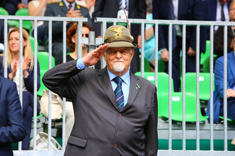 Adunata nazionale delle Penne Nere: «Se necessario, gli Alpini faranno un passo indietro»