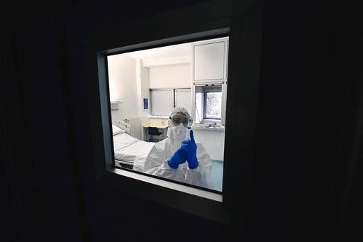 «Più che i pensionati assumete i medici specializzandi»